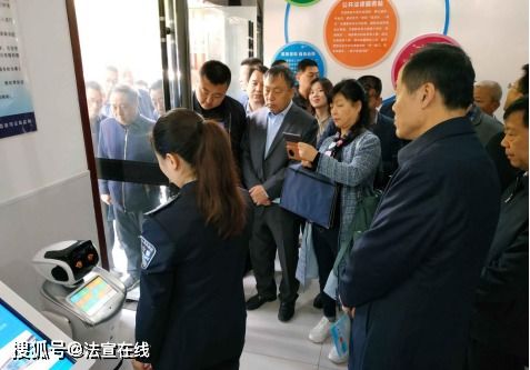 破解基層司法所人員短缺難題 “小律”機器人助力人工智能公共服務技術咨詢